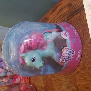 My little pony christmas 2008 minty new in box generation 3